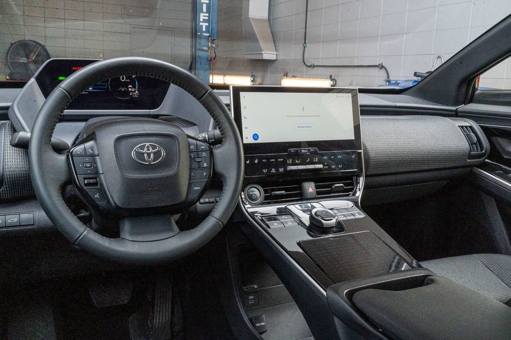 Toyota BZ4X LE **JAMAIS ACCIDENTÉ** CARPLAY+CAMÉRA+MAG 2023 à Charlemagne, Québec - 6 - w1024h768px