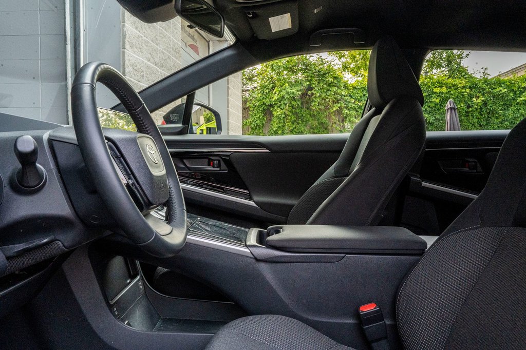 Toyota BZ4X LE **JAMAIS ACCIDENTÉ** CARPLAY+CAMÉRA+MAG 2023 à Charlemagne, Québec - 28 - w1024h768px