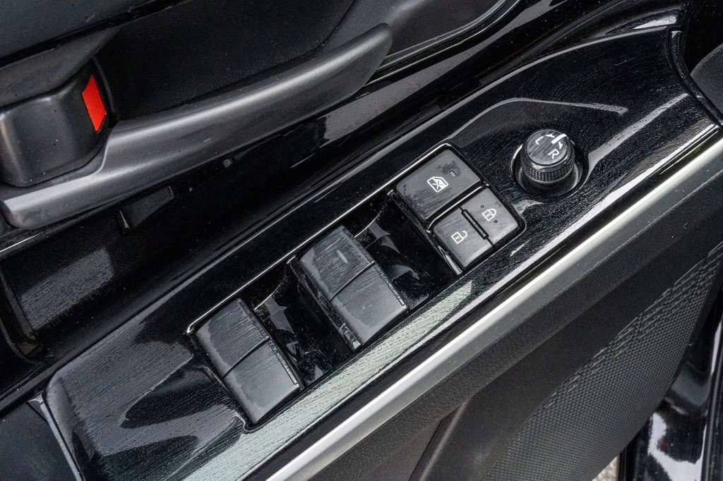 Toyota BZ4X LE **JAMAIS ACCIDENTÉ** CARPLAY+CAMÉRA+MAG 2023 à Charlemagne, Québec - 31 - w1024h768px