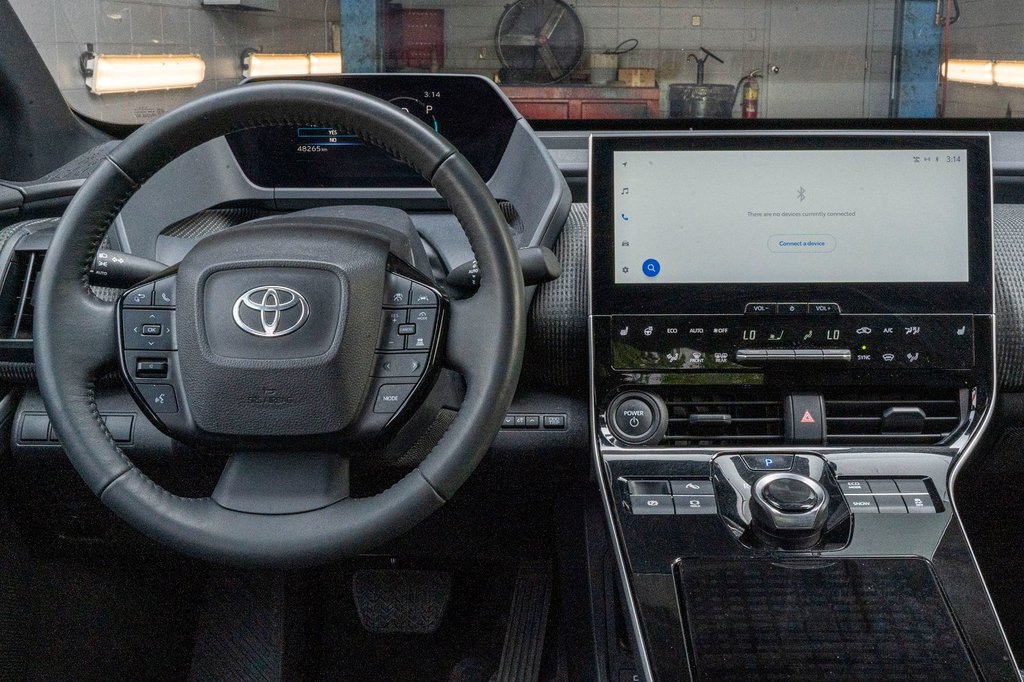 Toyota BZ4X LE **JAMAIS ACCIDENTÉ** CARPLAY+CAMÉRA+MAG 2023 à Charlemagne, Québec - 9 - w1024h768px