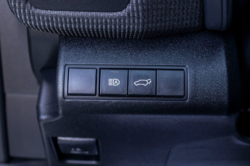 2023 Toyota BZ4X LE in Charlemagne, Quebec - 20 - w1024h768px