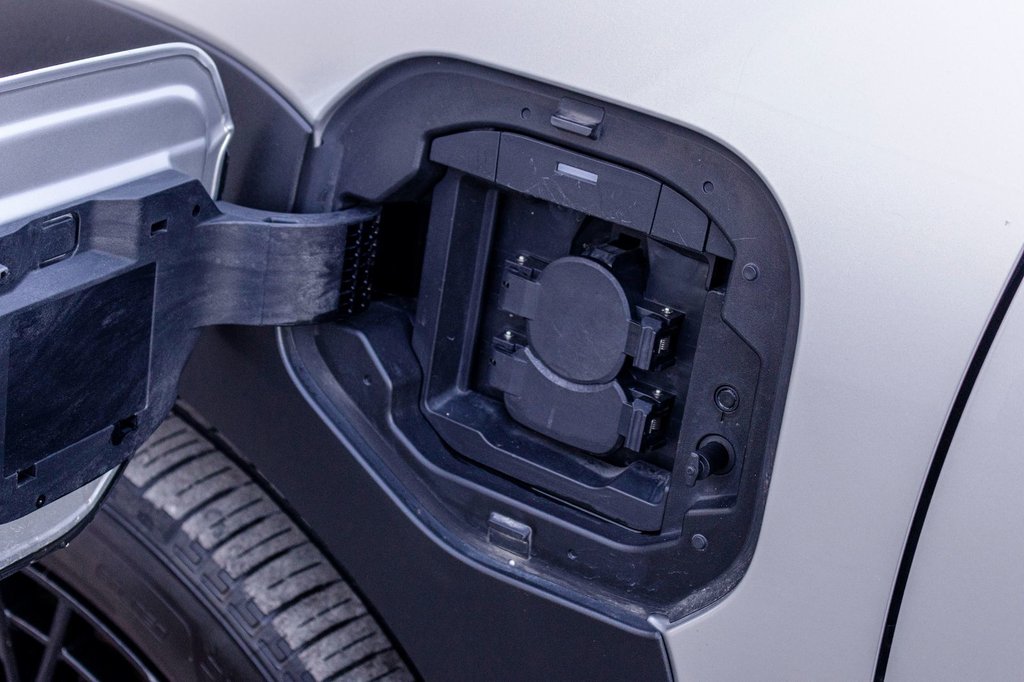 2023 Toyota BZ4X LE in Charlemagne, Quebec - 34 - w1024h768px