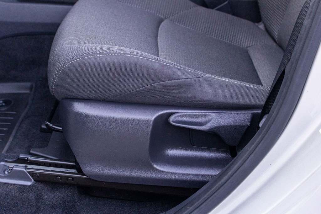 2023 Toyota BZ4X LE in Charlemagne, Quebec - 23 - w1024h768px