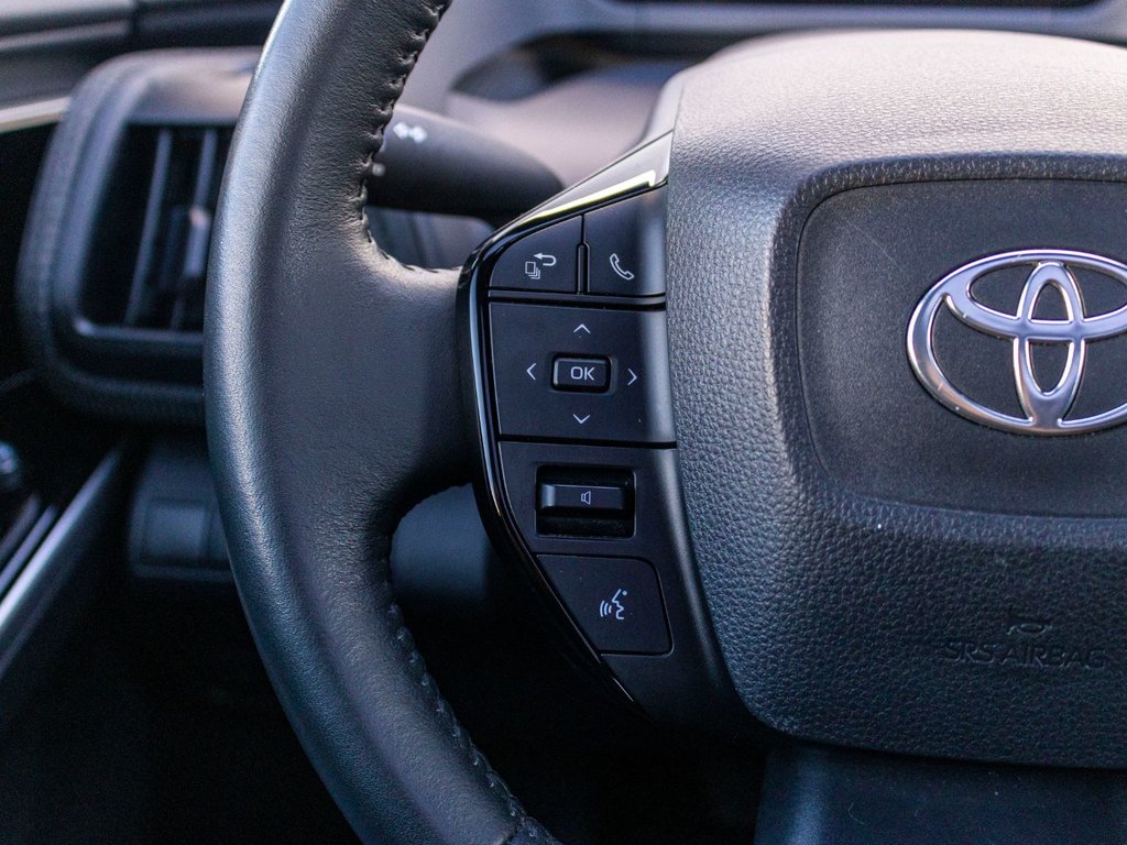 Toyota bZ4X XLE AWD **JAMAIS ACCIDENTÉ+TOIT PANO+CARPLAY+MAG** 2023 à Saint-Jérôme, Québec - 11 - w1024h768px