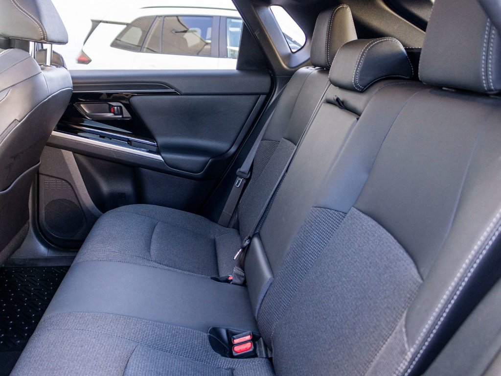 Toyota bZ4X XLE AWD **JAMAIS ACCIDENTÉ+TOIT PANO+CARPLAY+MAG** 2023 à Saint-Jérôme, Québec - 29 - w1024h768px