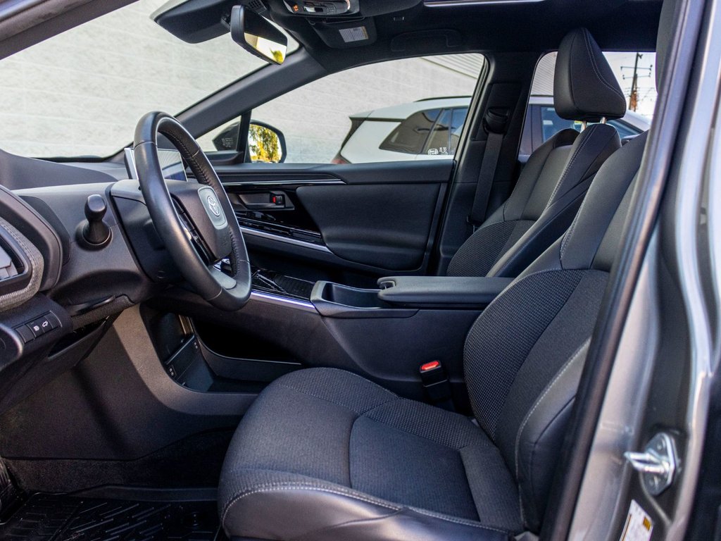 Toyota bZ4X XLE AWD **JAMAIS ACCIDENTÉ+TOIT PANO+CARPLAY+MAG** 2023 à Saint-Jérôme, Québec - 23 - w1024h768px