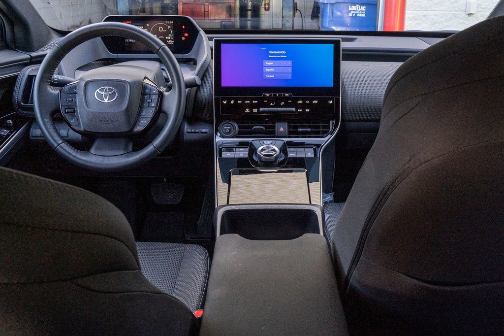 2024 Toyota BZ4X LE **JAMAIS ACCIDENTÉ+CARPLAY+CAMÉRA** in Charlemagne, Quebec - 19 - w1024h768px