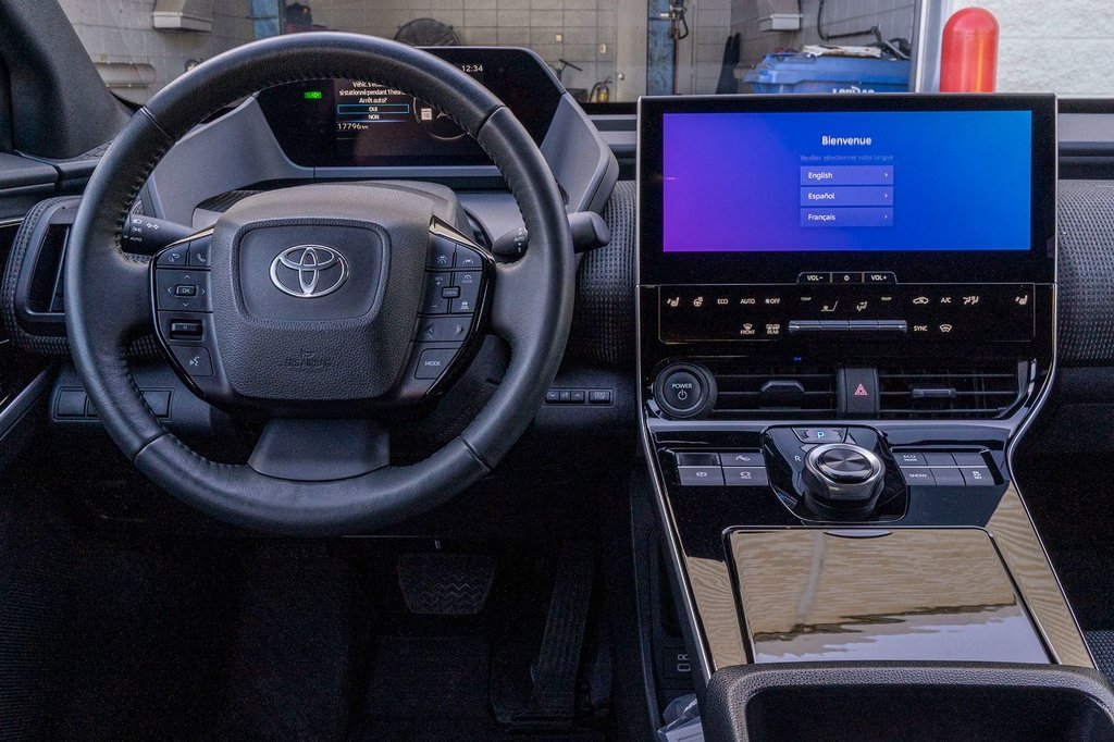 2024 Toyota BZ4X LE **JAMAIS ACCIDENTÉ+CARPLAY+CAMÉRA** in Charlemagne, Quebec - 7 - w1024h768px