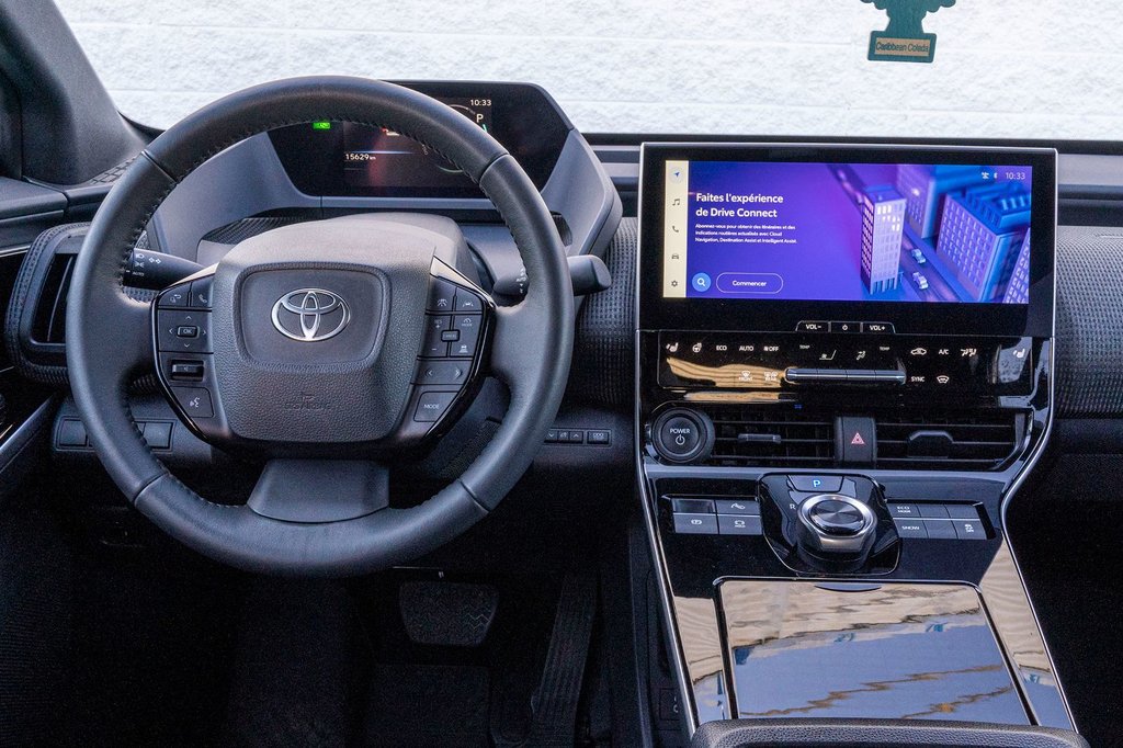 2024 Toyota BZ4X LE **JAMAIS ACCIDENTÉ+CARPLAY+CAMÉRA** in Charlemagne, Quebec - 7 - w1024h768px
