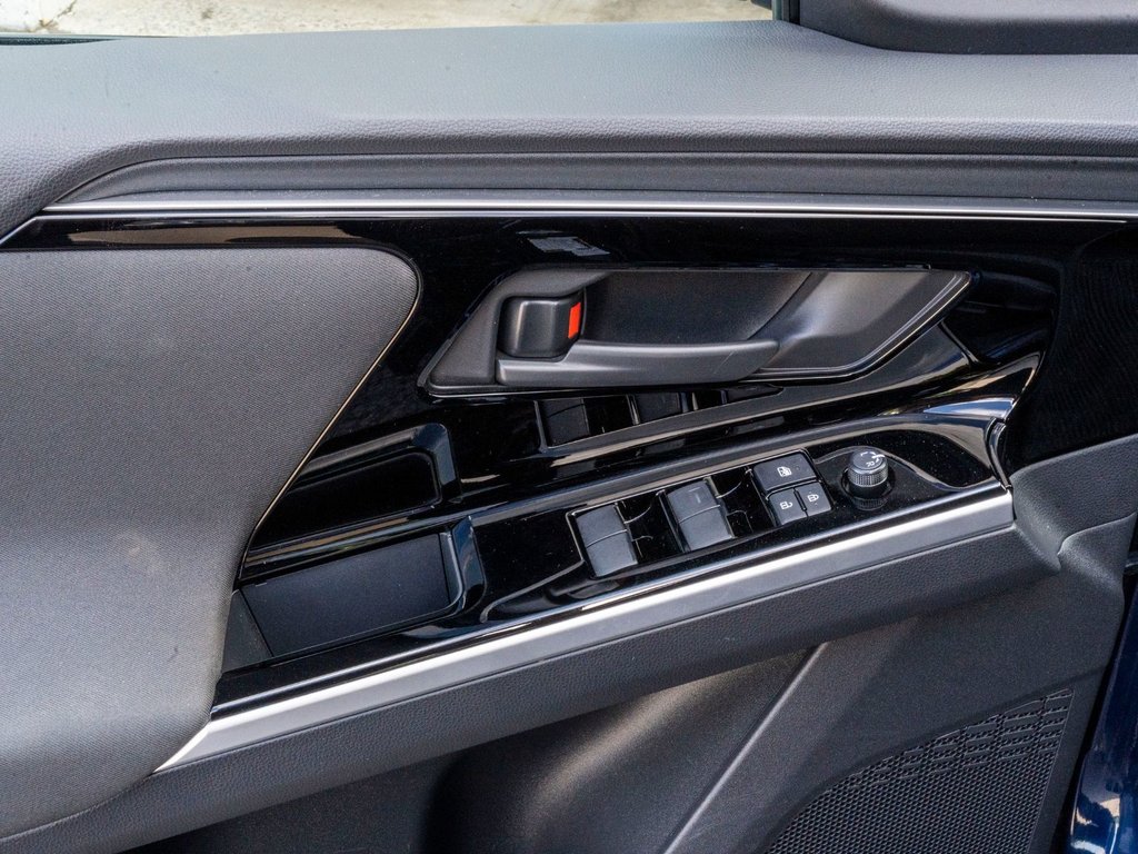 2025 Toyota bZ4X LE **JAMAIS ACCIDENTÉ+CAMÉRA+CARPLAY** in Saint-Jérôme, Quebec - 19 - w1024h768px