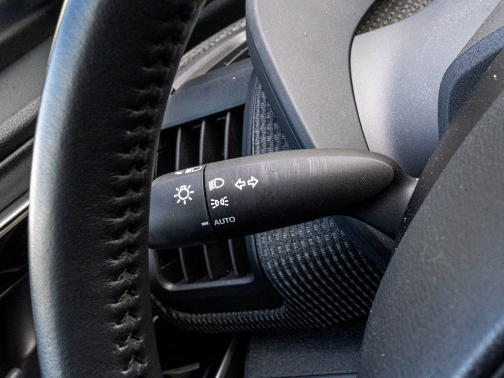 2025 Toyota bZ4X LE **JAMAIS ACCIDENTÉ+CAMÉRA+CARPLAY** in Saint-Jérôme, Quebec - 15 - w1024h768px