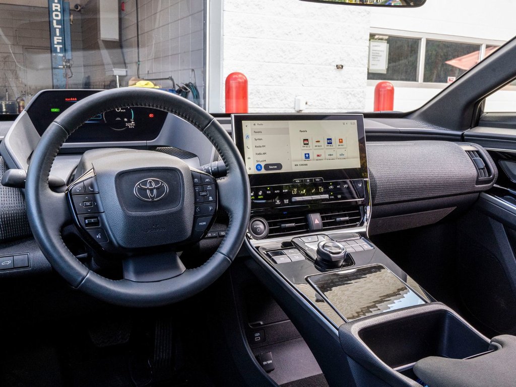 2025 Toyota bZ4X LE **JAMAIS ACCIDENTÉ+CAMÉRA+CARPLAY** in Saint-Jérôme, Quebec - 6 - w1024h768px