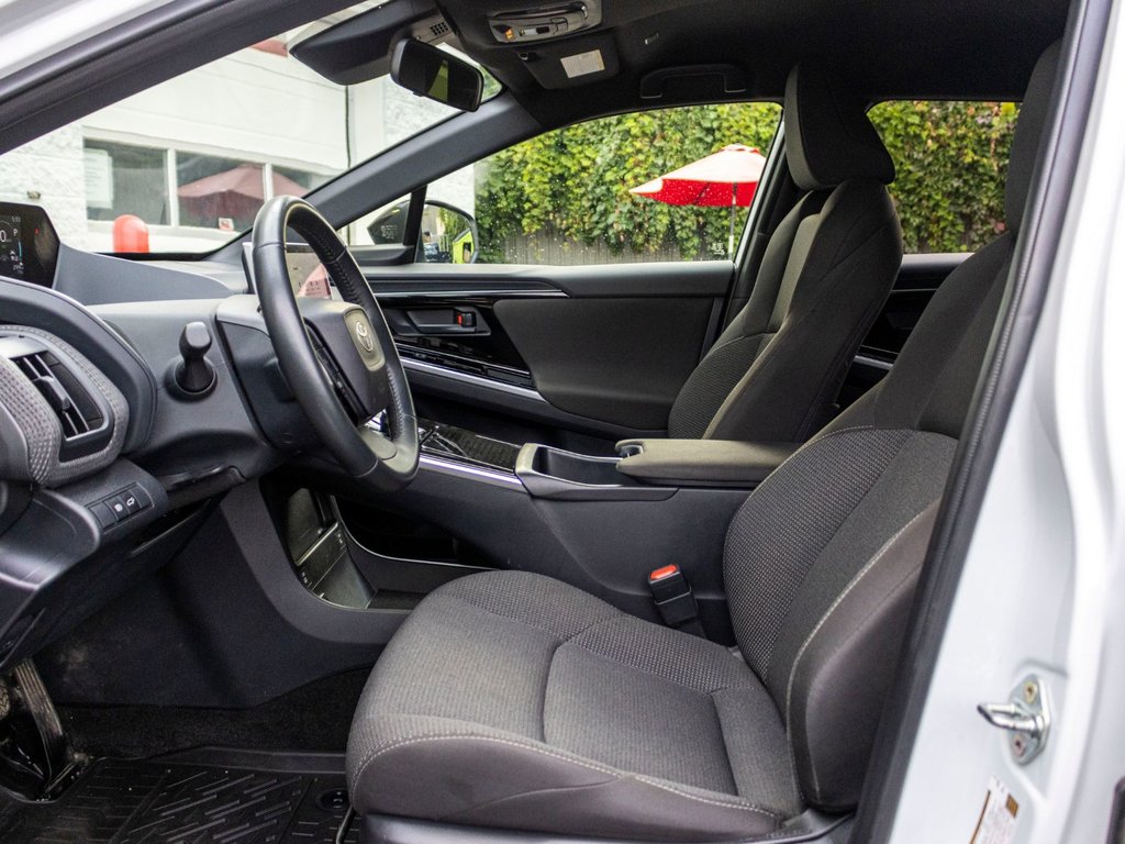 Toyota bZ4X LE **JAMAIS ACCIDENTÉ+CAMÉRA+CARPLAY** 2025 à Charlemagne, Québec - 22 - w1024h768px