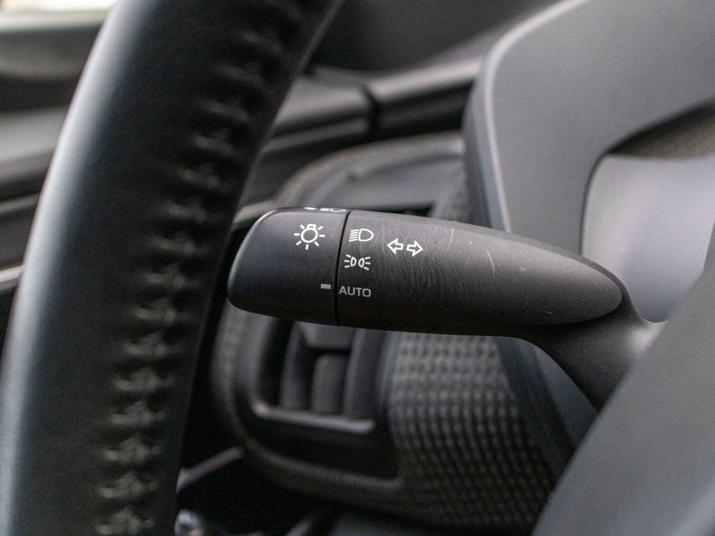 Toyota bZ4X LE **JAMAIS ACCIDENTÉ+CAMÉRA+CARPLAY** 2025 à Charlemagne, Québec - 17 - w1024h768px