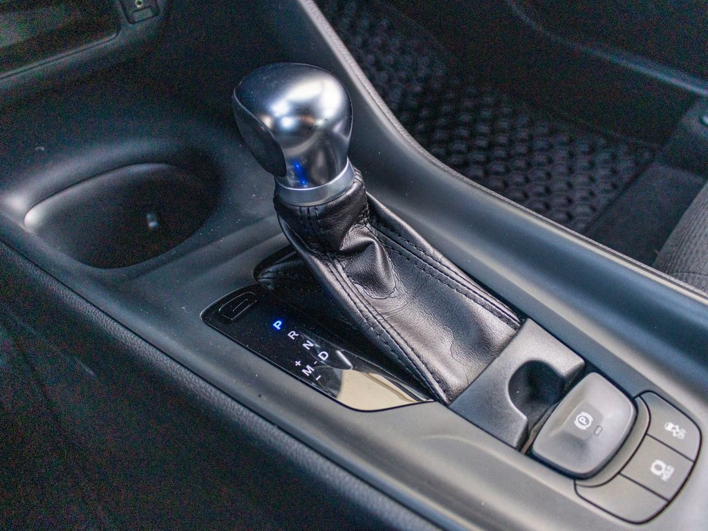 2019 Toyota C-HR LE **JAMAIS ACCIDENTÉ+CAMÉRA+CARPLAY** in Charlemagne, Quebec - 15 - w1024h768px
