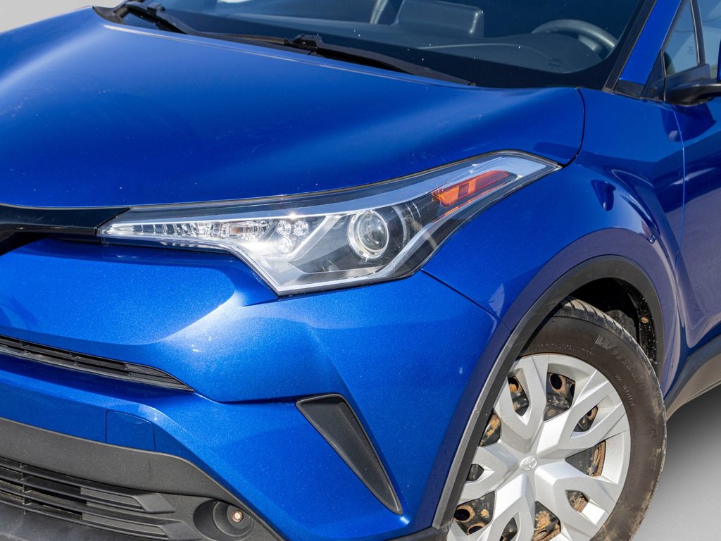 2019 Toyota C-HR LE **JAMAIS ACCIDENTÉ+CAMÉRA+CARPLAY** in Charlemagne, Quebec - 35 - w1024h768px