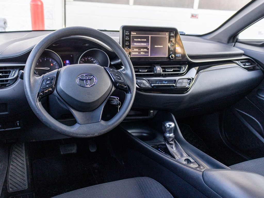 2019 Toyota C-HR LE **JAMAIS ACCIDENTÉ+CAMÉRA+CARPLAY** in Charlemagne, Quebec - 7 - w1024h768px