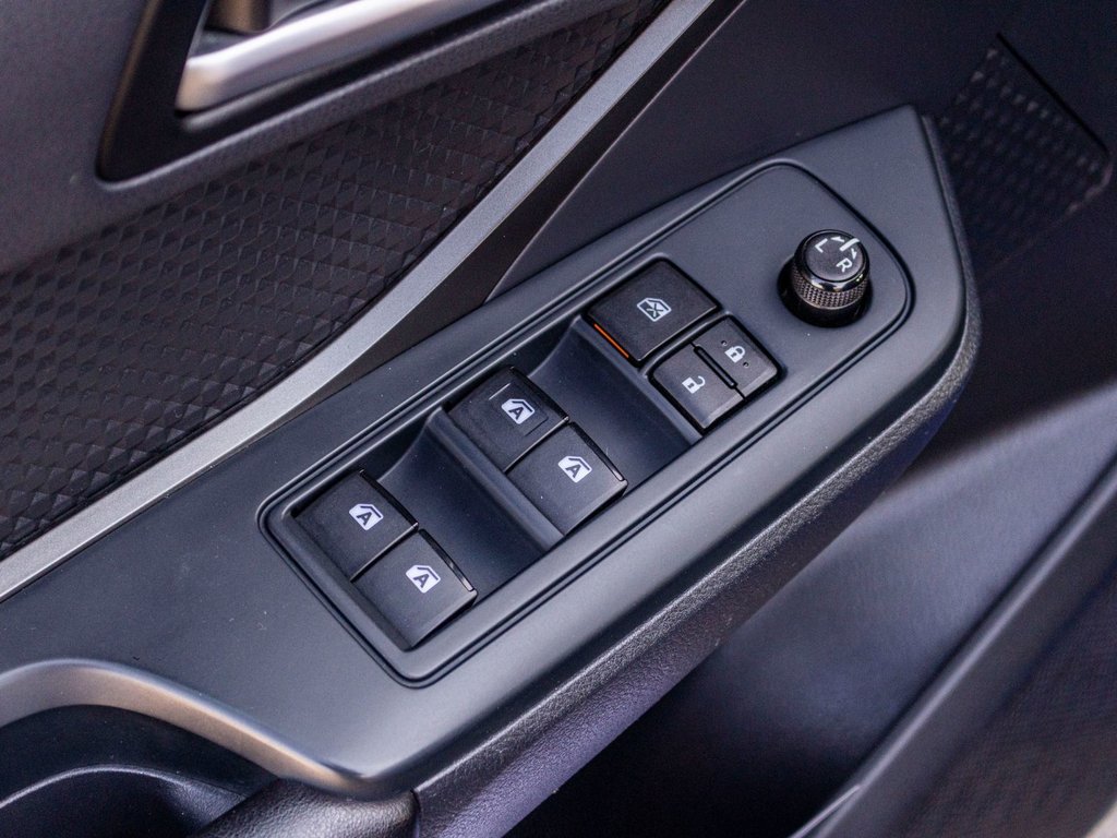 2019 Toyota C-HR LE **JAMAIS ACCIDENTÉ+CAMÉRA+CARPLAY** in Charlemagne, Quebec - 28 - w1024h768px
