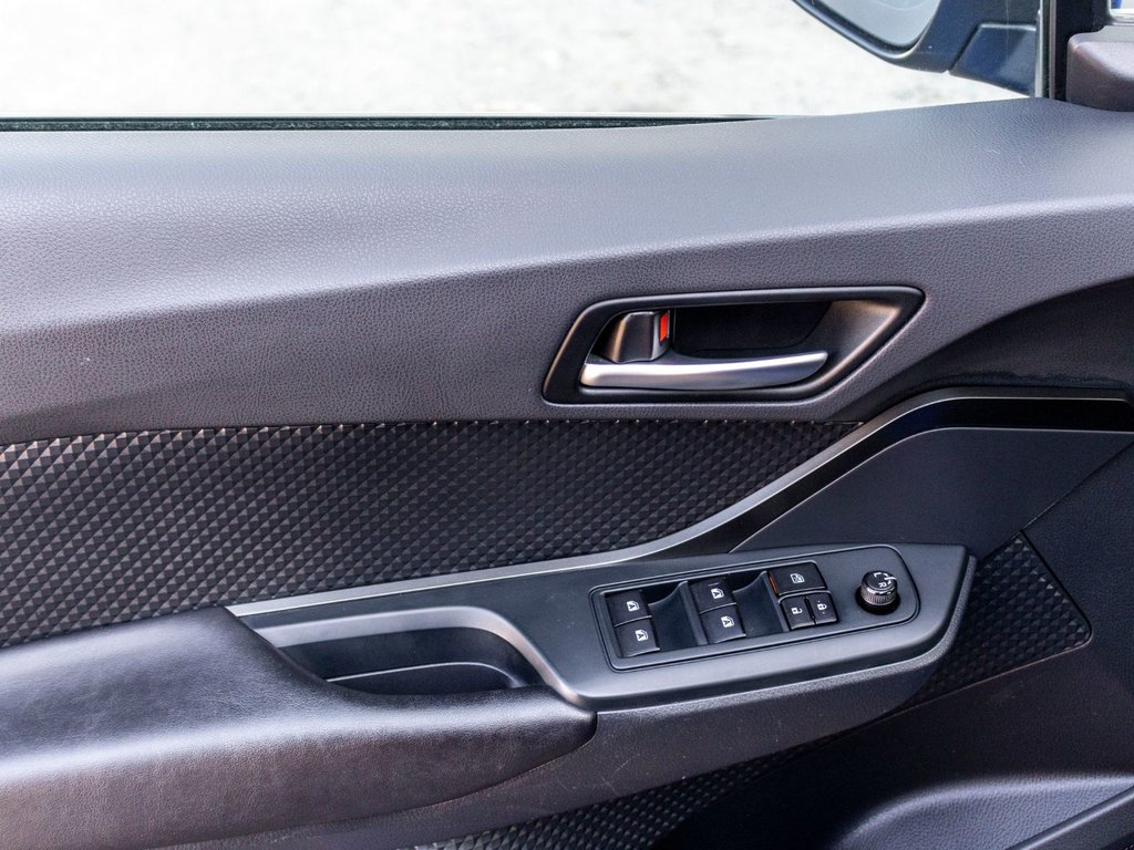2019 Toyota C-HR LE **JAMAIS ACCIDENTÉ+CAMÉRA+CARPLAY** in Charlemagne, Quebec - 27 - w1024h768px