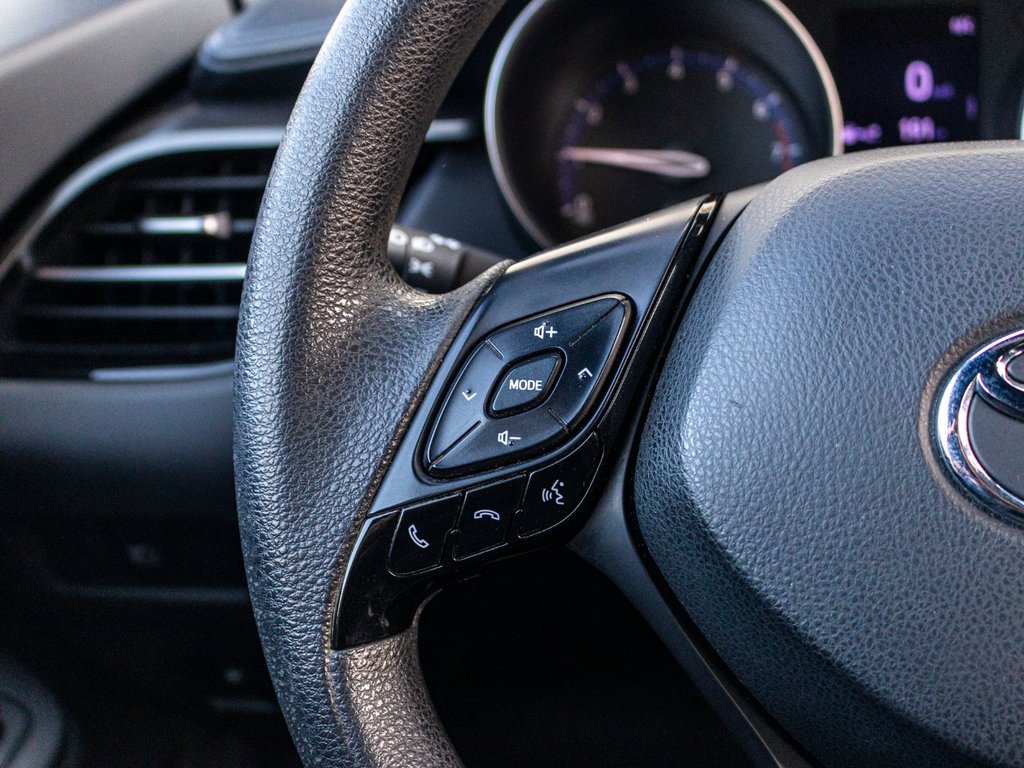 2019 Toyota C-HR LE **JAMAIS ACCIDENTÉ+CAMÉRA+CARPLAY** in Charlemagne, Quebec - 11 - w1024h768px