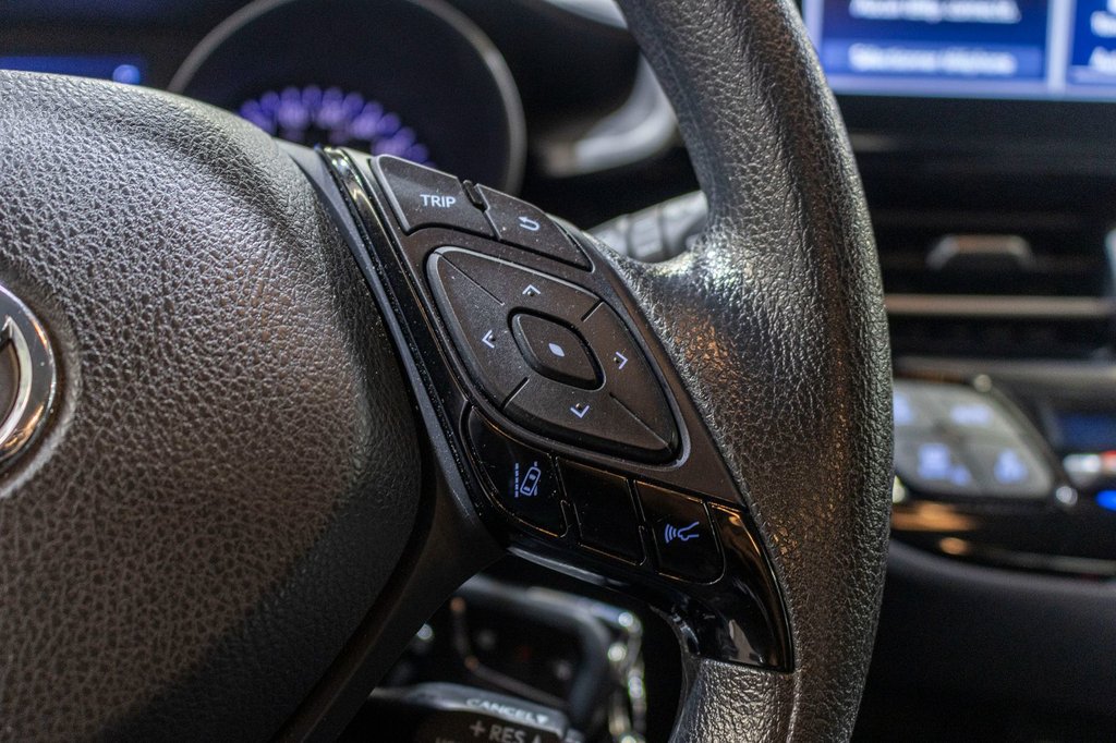 Toyota C-HR LE 2021 à Saint-Jérôme, Québec - 12 - w1024h768px
