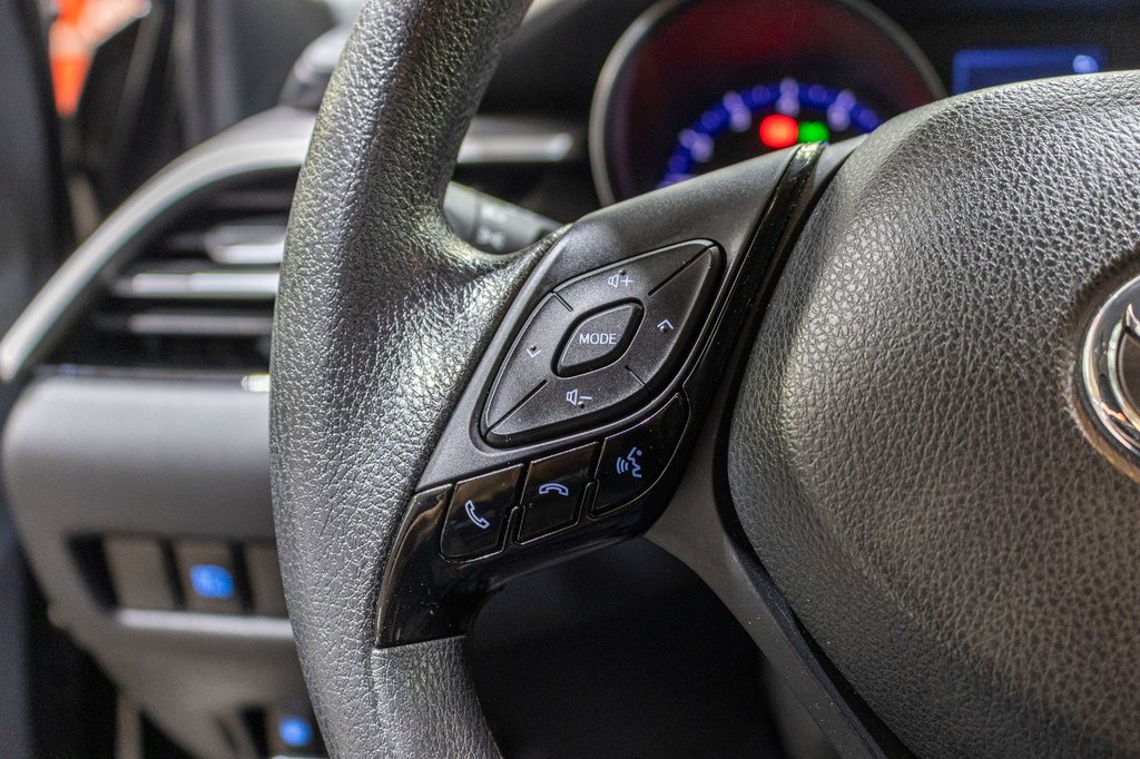 Toyota C-HR LE 2021 à Saint-Jérôme, Québec - 11 - w1024h768px