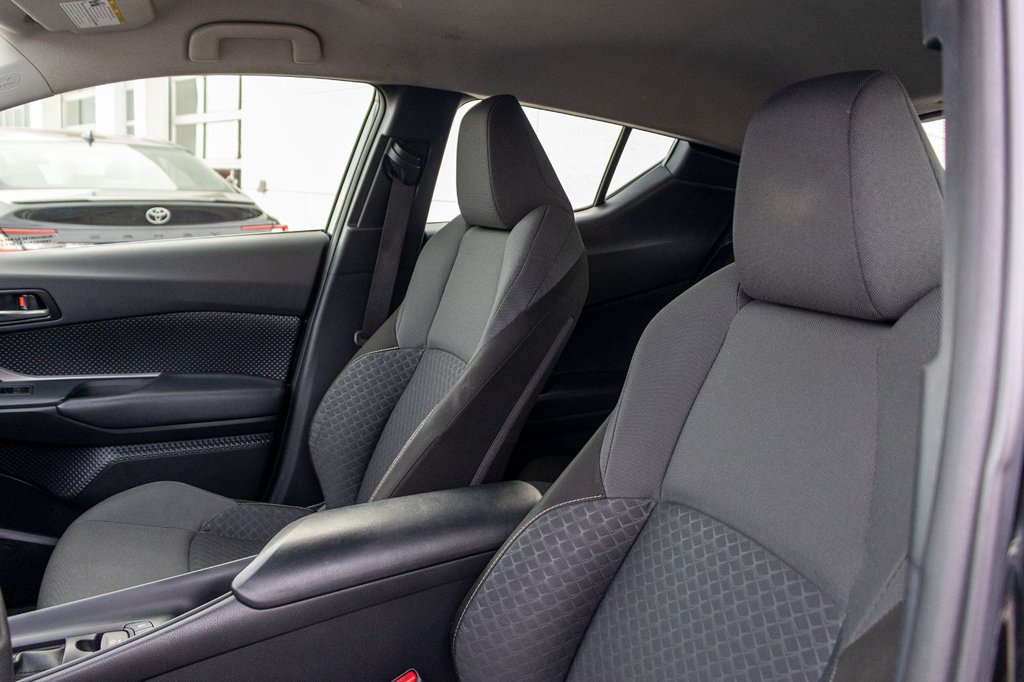 Toyota C-HR LE **JAMAIS ACCIDENTÉ+CAMÉRA+CARPLAY** 2021 à Saint-Jérôme, Québec - 23 - w1024h768px