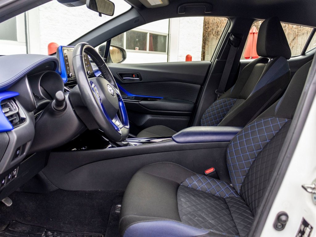 2021 Toyota C-HR XLE Premium in Charlemagne, Quebec - 24 - w1024h768px