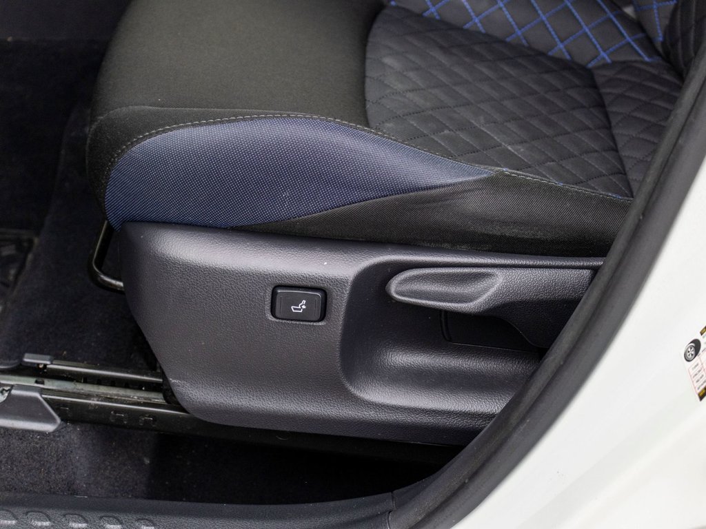 2021 Toyota C-HR XLE Premium in Charlemagne, Quebec - 25 - w1024h768px