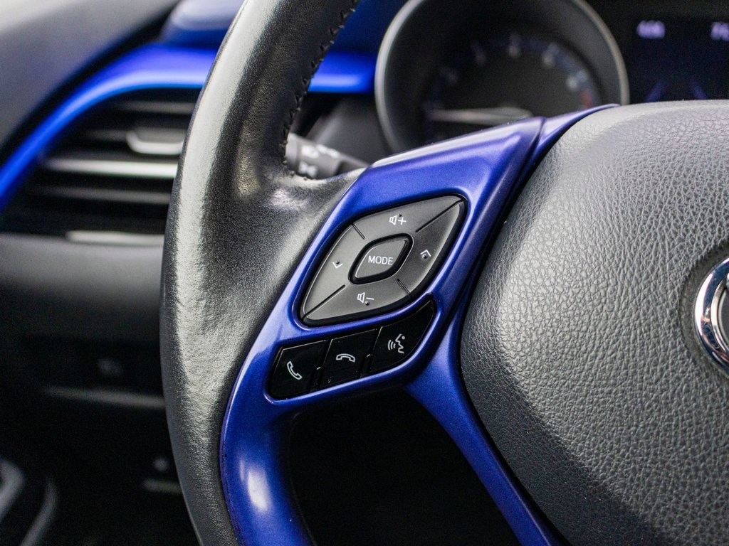 2021 Toyota C-HR XLE Premium in Charlemagne, Quebec - 11 - w1024h768px