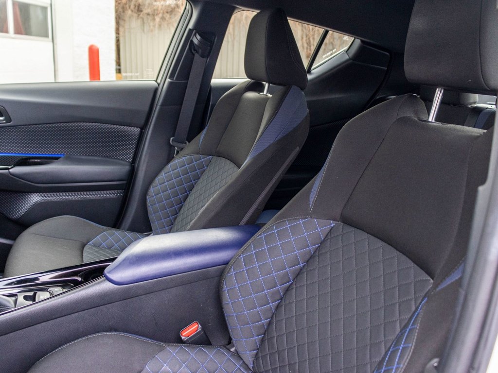 2021 Toyota C-HR XLE Premium in Charlemagne, Quebec - 26 - w1024h768px