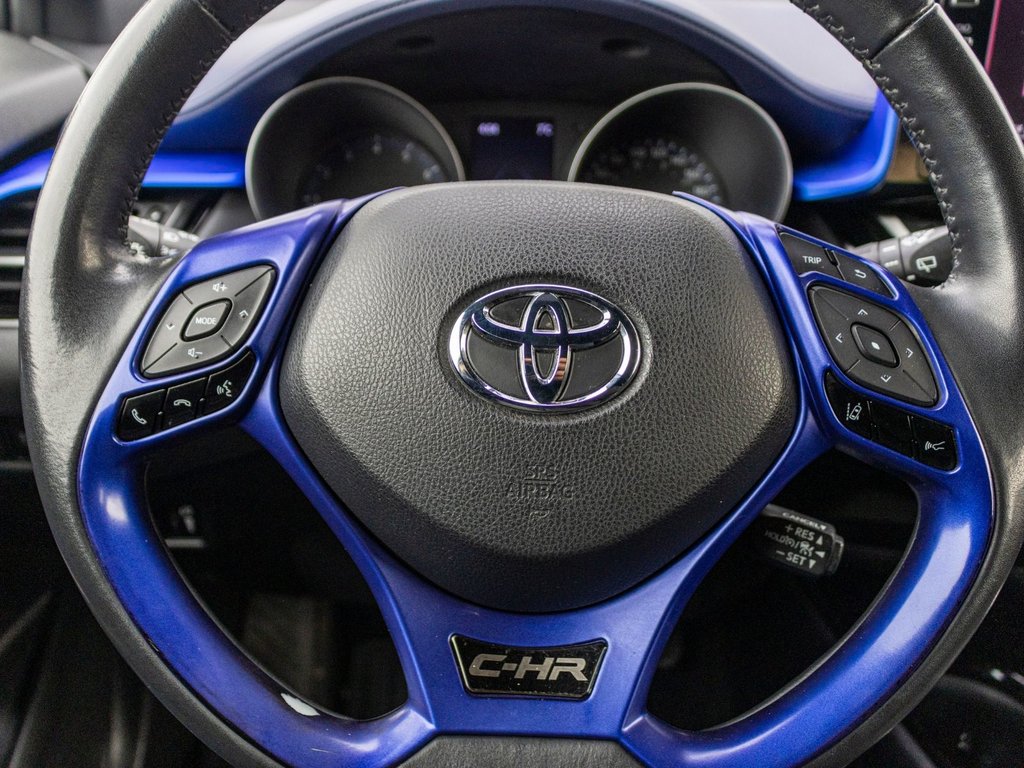 2021 Toyota C-HR XLE Premium in Charlemagne, Quebec - 10 - w1024h768px