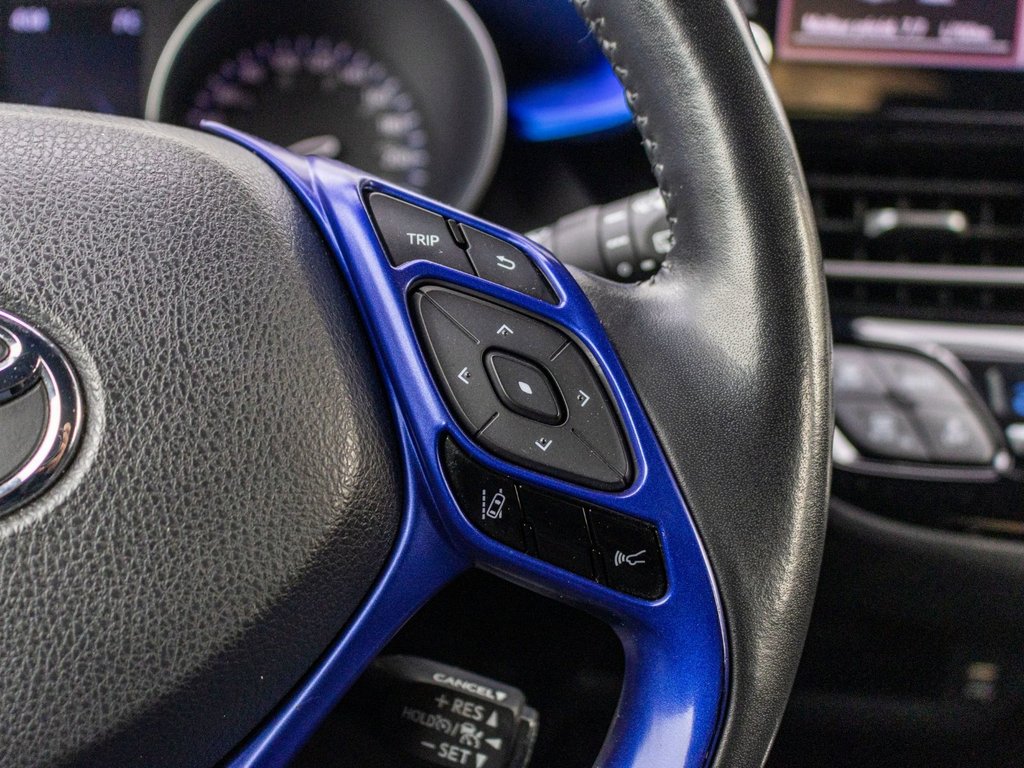 2021 Toyota C-HR XLE Premium in Charlemagne, Quebec - 12 - w1024h768px