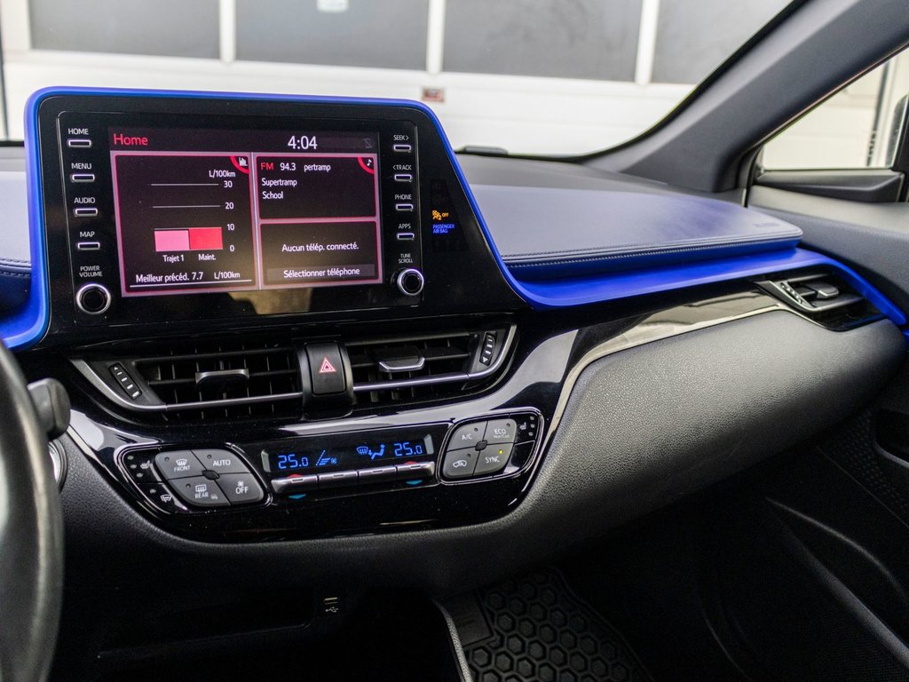 2021 Toyota C-HR XLE Premium in Charlemagne, Quebec - 13 - w1024h768px