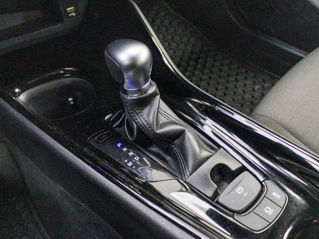 2021 Toyota C-HR XLE Premium in Charlemagne, Quebec - 15 - w1024h768px