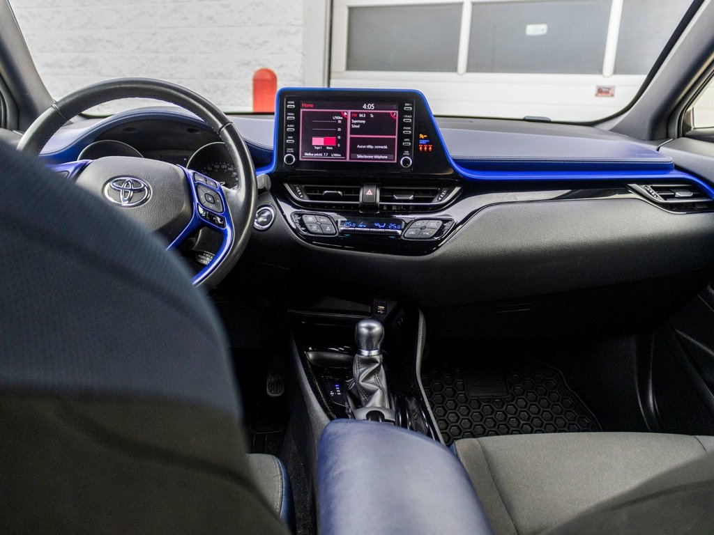 2021 Toyota C-HR XLE Premium in Charlemagne, Quebec - 23 - w1024h768px
