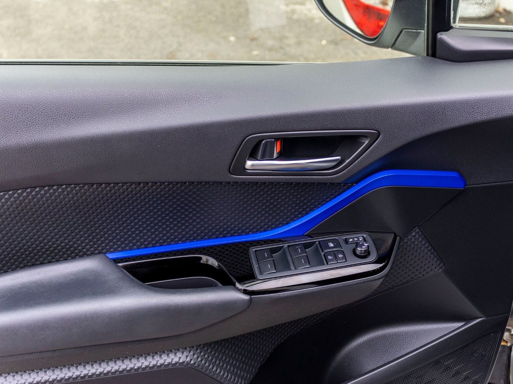 2021 Toyota C-HR XLE Premium in Charlemagne, Quebec - 28 - w1024h768px