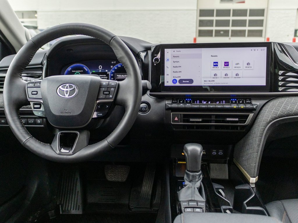 2025 Toyota Camry Hybrid XLE AWD in Charlemagne, Quebec - 8 - w1024h768px