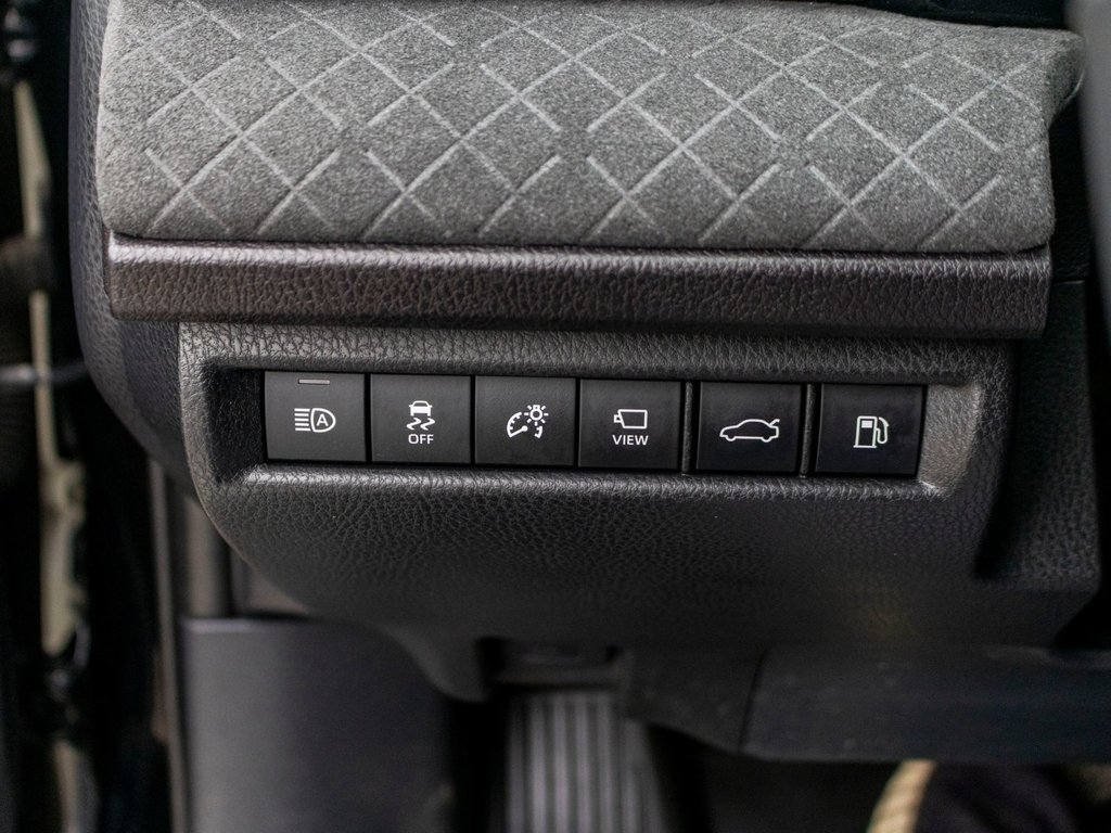 2025 Toyota Camry Hybrid XLE AWD in Charlemagne, Quebec - 23 - w1024h768px
