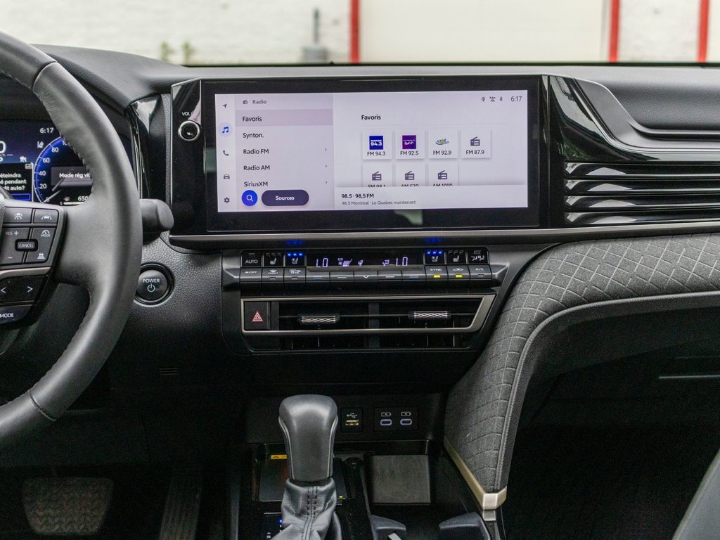 2025 Toyota Camry Hybrid XLE AWD in Charlemagne, Quebec - 9 - w1024h768px