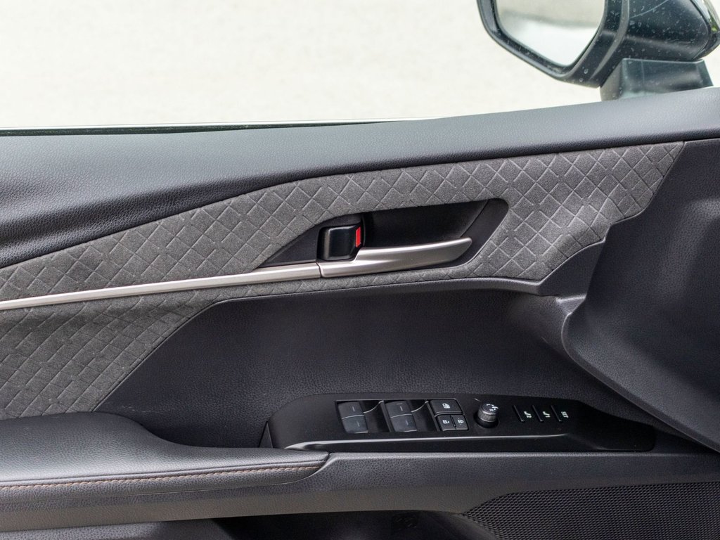 2025 Toyota Camry Hybrid XLE AWD in Charlemagne, Quebec - 30 - w1024h768px