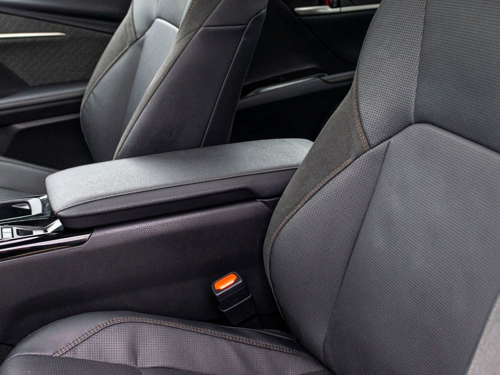 2025 Toyota Camry Hybrid XLE AWD in Charlemagne, Quebec - 29 - w1024h768px