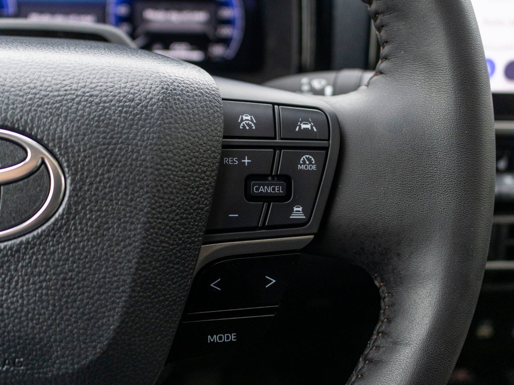 2025 Toyota Camry Hybrid XLE AWD in Charlemagne, Quebec - 12 - w1024h768px
