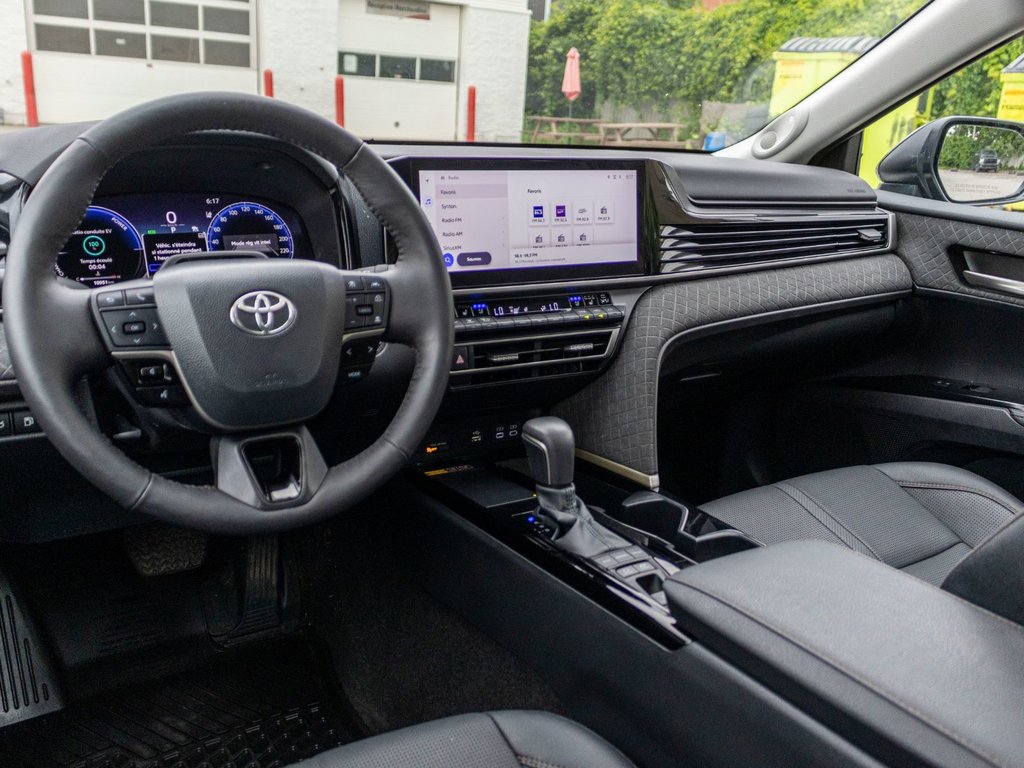 2025 Toyota Camry Hybrid XLE AWD in Charlemagne, Quebec - 7 - w1024h768px