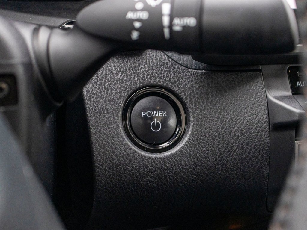 2025 Toyota Camry Hybrid XLE AWD in Charlemagne, Quebec - 22 - w1024h768px