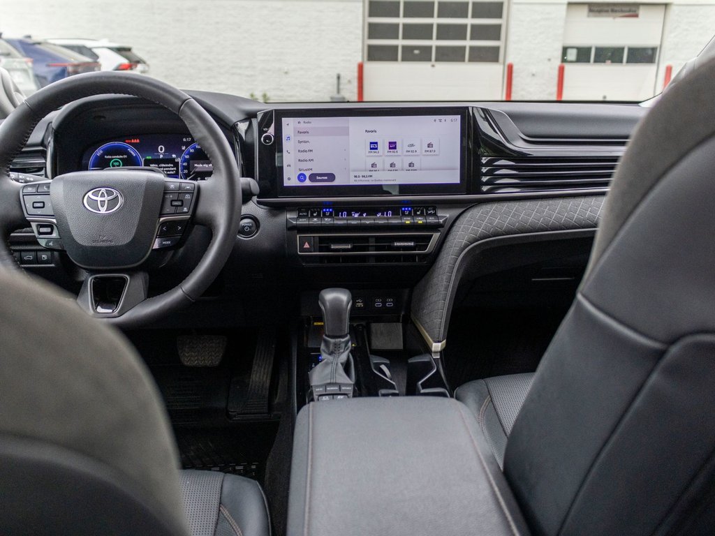 2025 Toyota Camry Hybrid XLE AWD in Charlemagne, Quebec - 24 - w1024h768px
