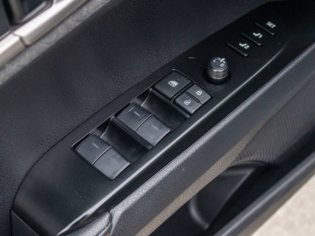 2025 Toyota Camry Hybrid XLE AWD in Charlemagne, Quebec - 31 - w1024h768px