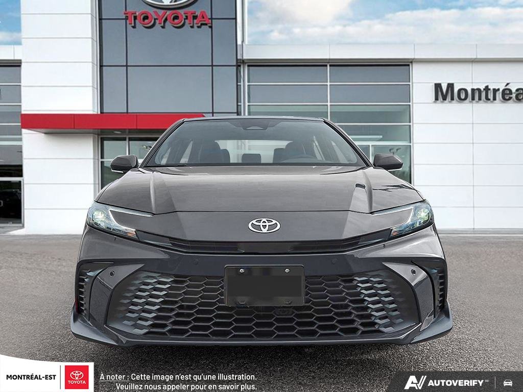 Toyota Camry Hybrid SE 2026 à Charlemagne, Québec - 2 - w1024h768px