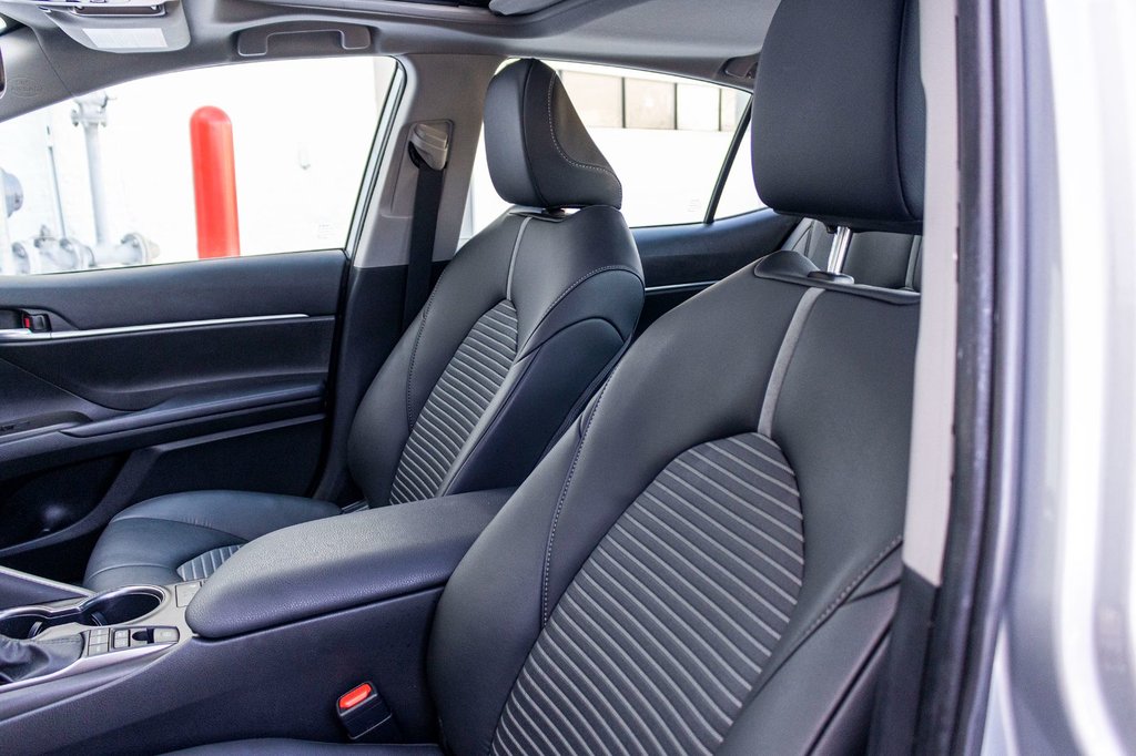 Toyota Camry Hybride SE AMÉLIORÉ **JAMAIS ACCIDENTÉ+TOIT+CAMÉRA** 2023 à Saint-Jérôme, Québec - 27 - w1024h768px