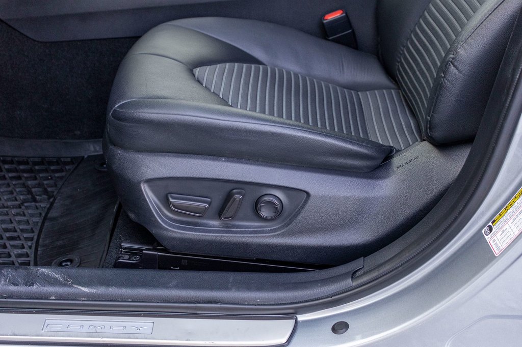 Toyota Camry Hybride SE AMÉLIORÉ **JAMAIS ACCIDENTÉ+TOIT+CAMÉRA** 2023 à Saint-Jérôme, Québec - 26 - w1024h768px